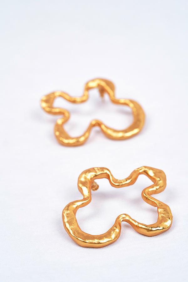 the-fame-earring-in-gold-christin-isabelle-jewelry-exclusive-elegant-new-luxury-swimwear-resortwear-beachwear-beachjewelry-gold