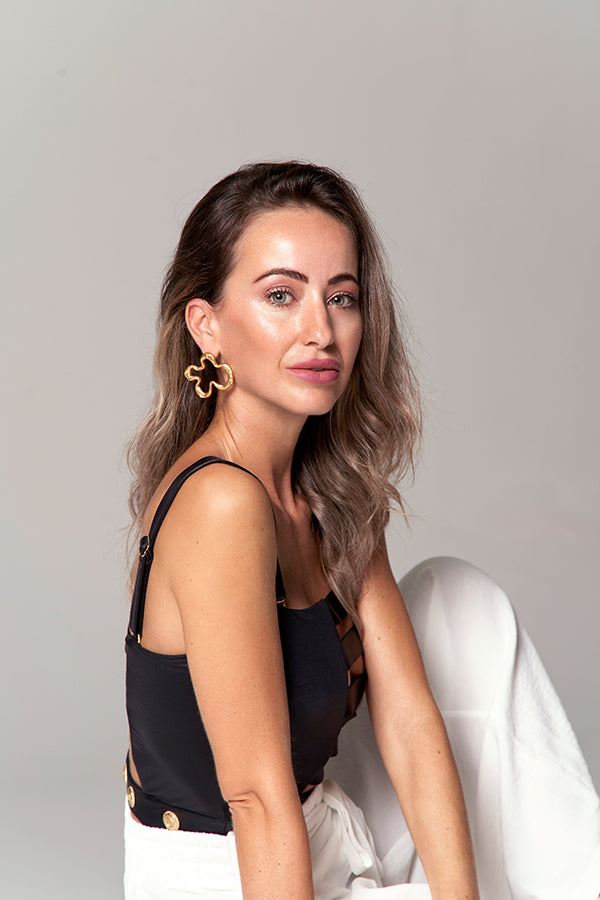 the-fame-earring-in-gold-christin-isabelle-jewelry-exclusive-swimwear-resortwear-beachwear-elegant-new-luxury